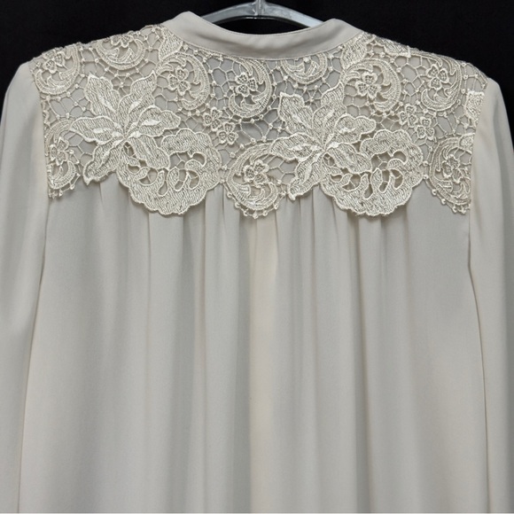 Banana Republic Lace Shoulder Blouse Cream Petite Women’s Small Button Front - Picture 5 of 9
